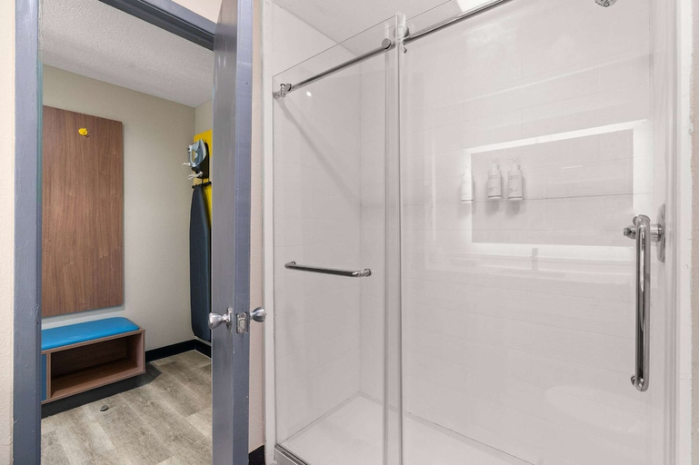 Bathroom 4, Days Inn by Wyndham Albuquerque I-25, Bernalillo