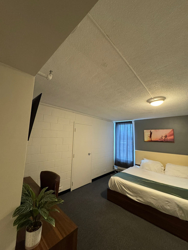Bedroom 5, Grand Royal Legacy, Division No. 11