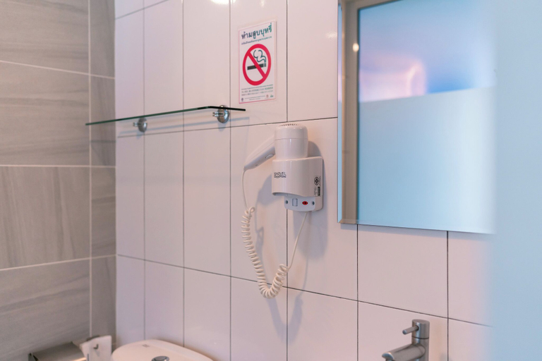 Bathroom 4, One Budget Hotel Chiang Rai Airport, Muang Chiang Rai