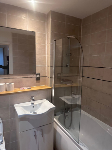 Bathroom 5, Apartment Sleeps 4 With Parking, Birmingham