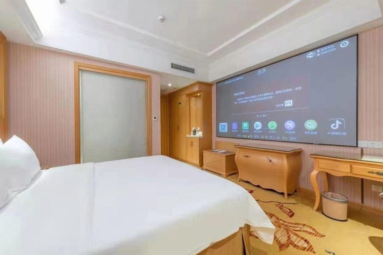 Bedroom 2, Vienna Hotel Zhuhai Huafashangdu Nanping Science Industrial Park, Zhuhai