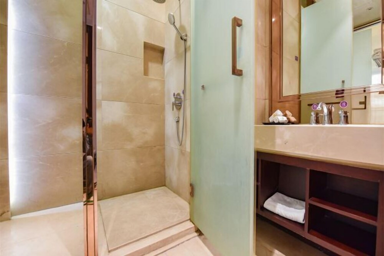 Bathroom 3, Jiang Jin Grand Hotel, Chongqing