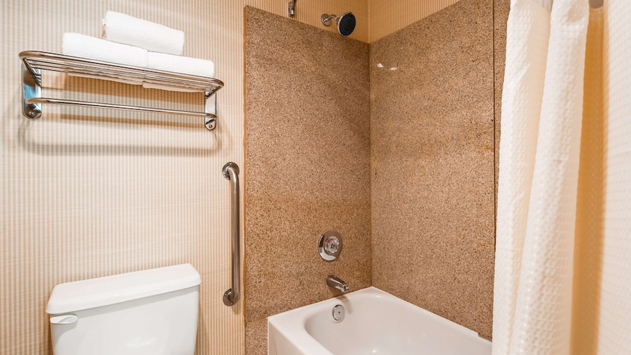 Bathroom 4, Lompoc Valley Inn and Suites, Santa Barbara