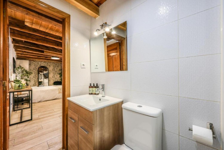 Bathroom 4, Amazinn Collection Plaza de Espana, Madrid