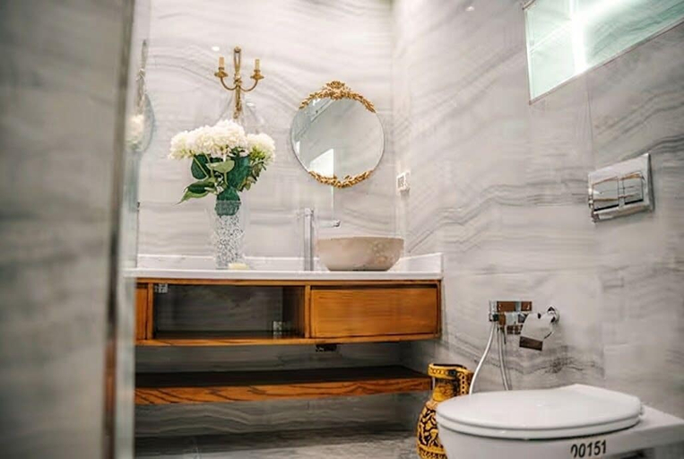 Bathroom 2, Sandra 14, La Marsa