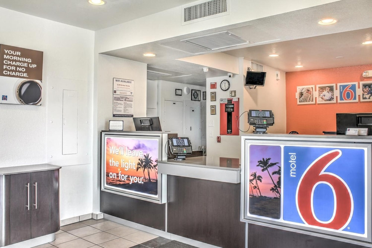 Public Area 2, Motel 6 Mojave, CA, Kern