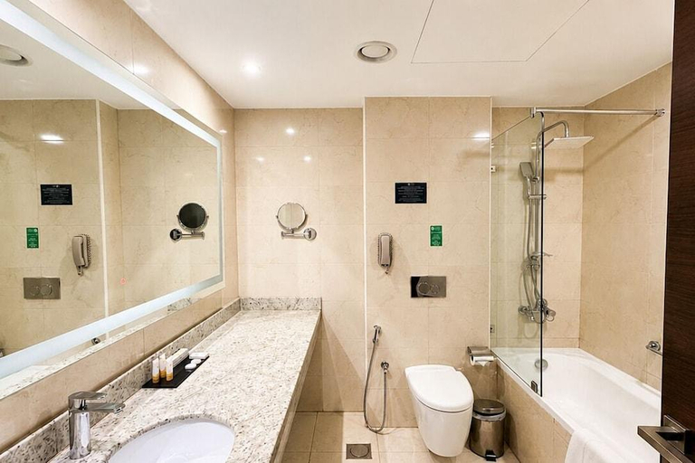 Bathroom 5, Jacob's Garden Hotel, Dubai