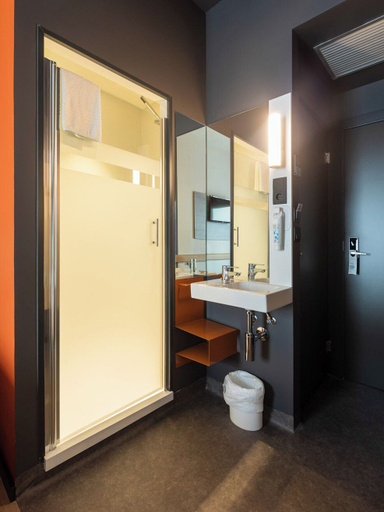 Bathroom 5, Ibis Budget Bilbao City, Vizcaya