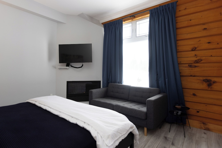 Bedroom 2, Terrace Suites, Parry Sound