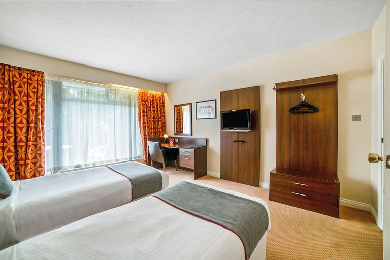 Bedroom 3, The Bridge House Hotel, Surrey