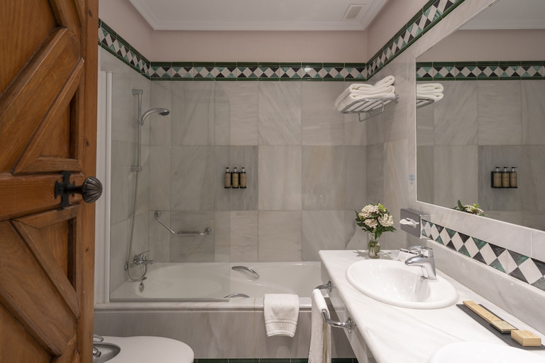 Bathroom 5, Parador De Guadalupe, Cáceres