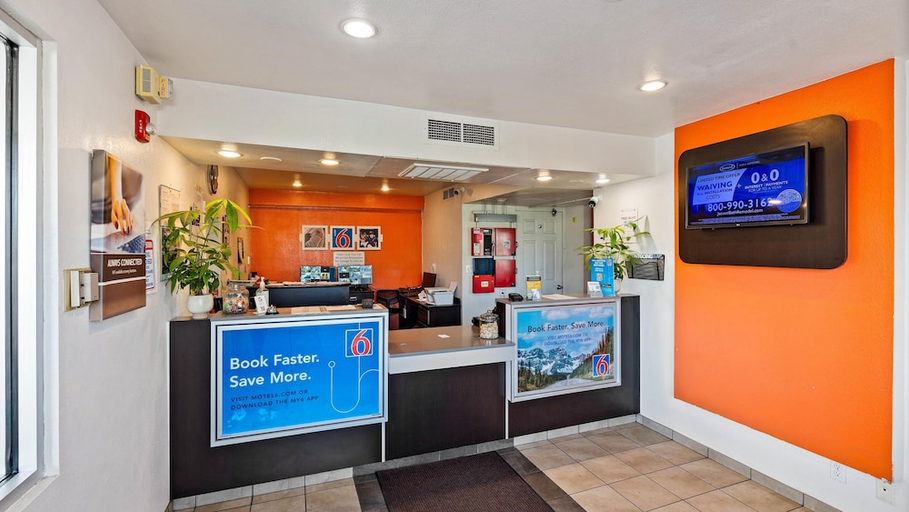 Public Area, Motel 6 Kalispell, MT, Flathead