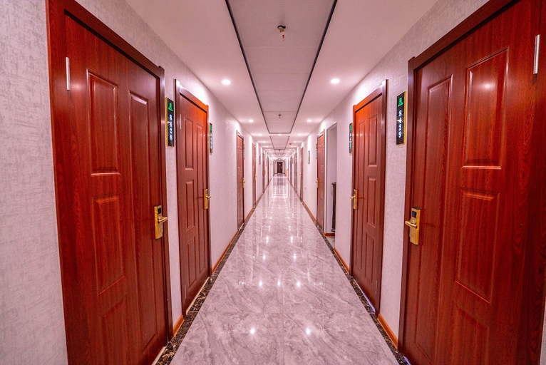 Others, Holiday Hotel, Vladivostok gorsovet