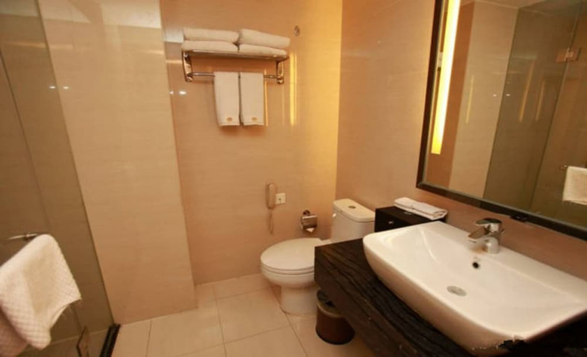 Bathroom 4, ホテル (), Chengdu