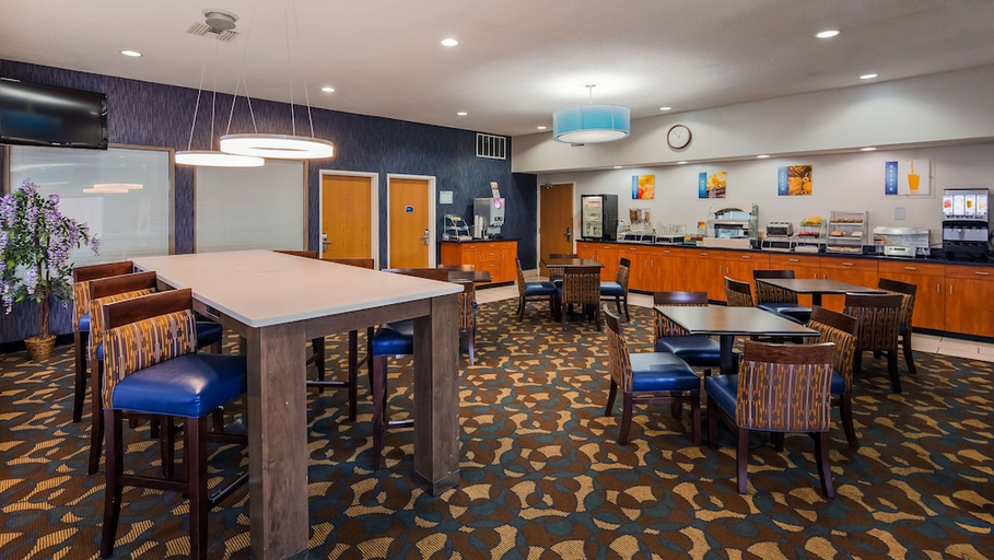 Food & Drinks, Spark by Hilton Troy, Madison