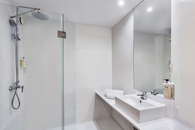 Bathroom, B&B Madrid Aeropuerto T1 T2 T3, Madrid