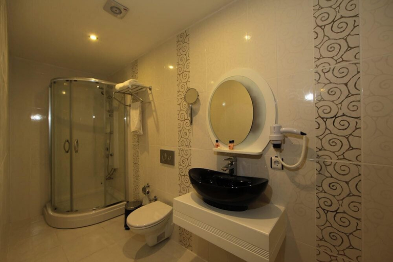 Bathroom, Grand Harsena Hotel, Merkez