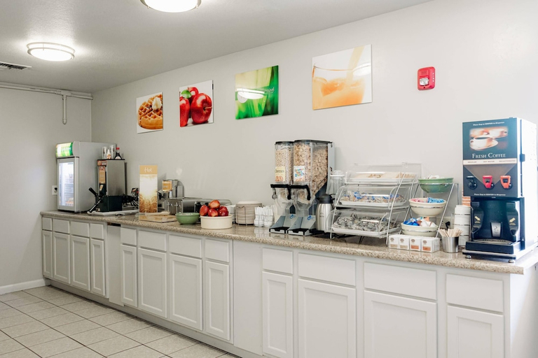 Food & Drinks 5, Quality Inn & Suites Lathrop - South Stockton, San Joaquin