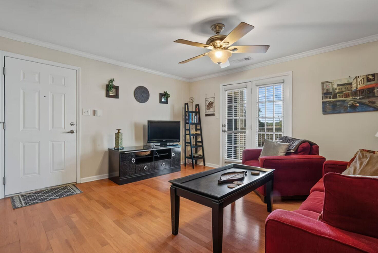 Living area 2, Slip Away at Harbor Landing, Jackson
