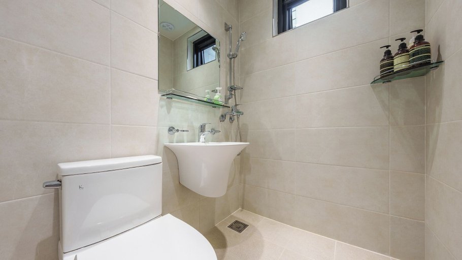 Bathroom 4, Gyeongju Ain Kids Pool Villa, Gyeongju