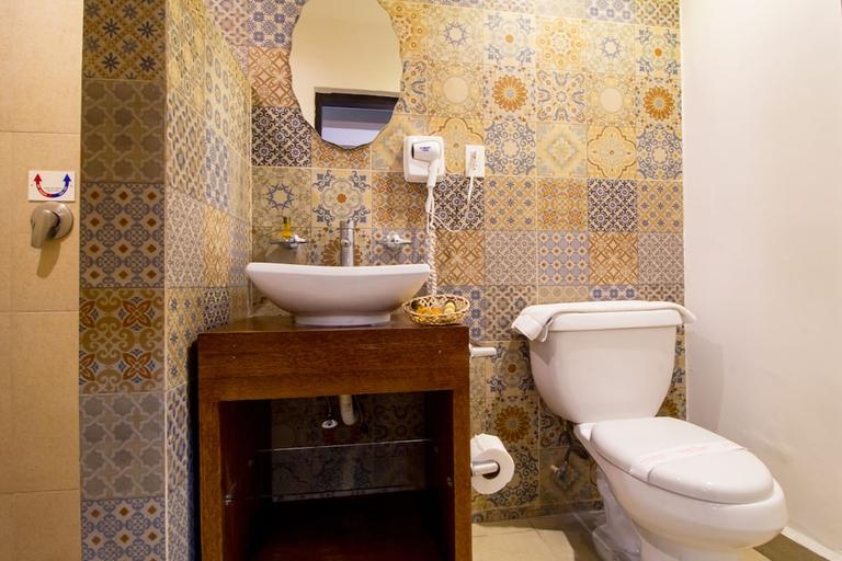 Bathroom 3, Hotel Merida, Mérida