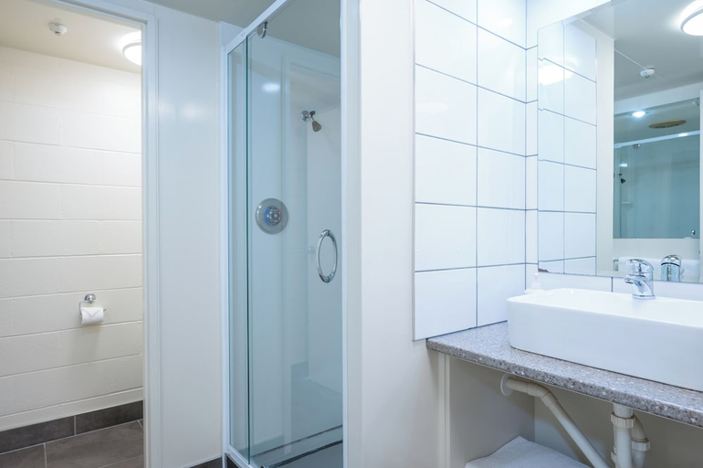 Bathroom 3, Admirals Motor Inn, Nelson