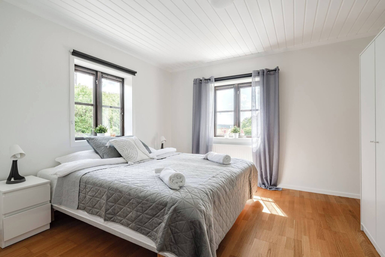 Room 4, Linneby , fri Parkering, Uddevalla