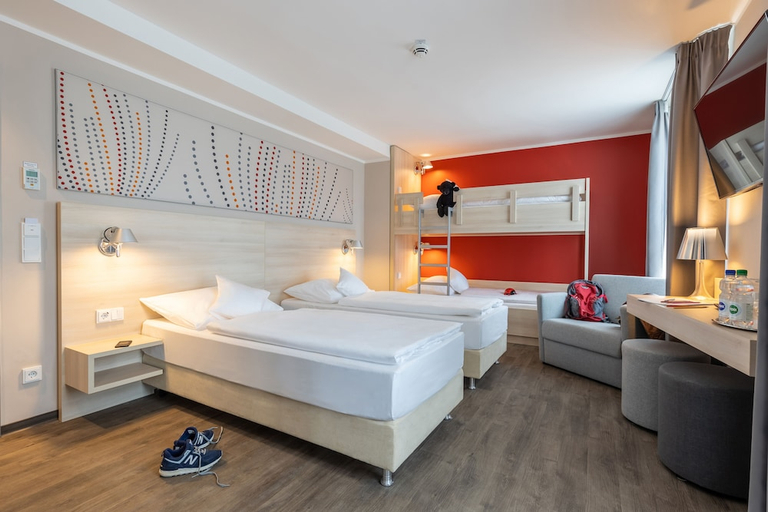 Bedroom 3, Serways Hotel Reinhardshain Nord, Gießen