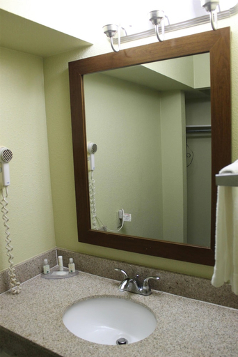 Bathroom 3, Quality Inn & Suites University Area, Delaware
