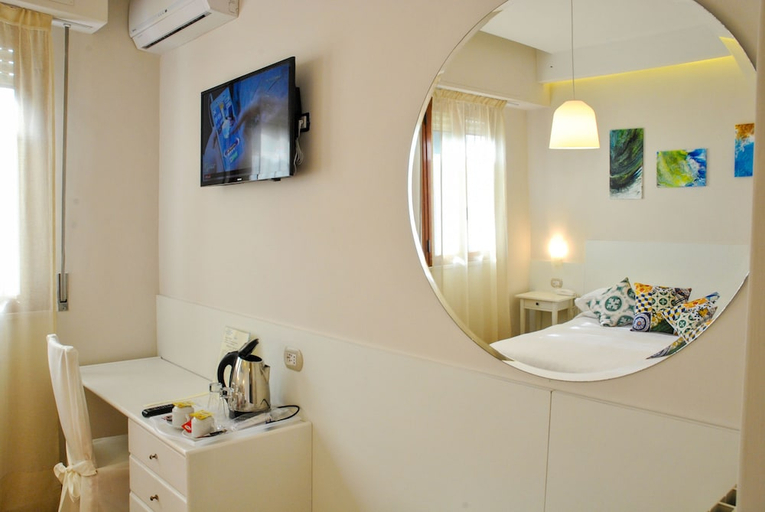 Bathroom 4, Villa Fiorita, Napoli
