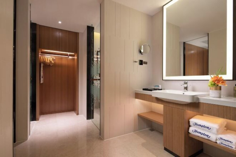 Bathroom 3, Hampton by Hilton Chengdu Longquan, Chengdu