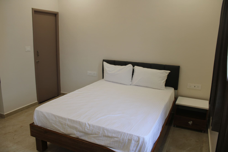 Room 5, GRS Inn, Tiruvannamalai