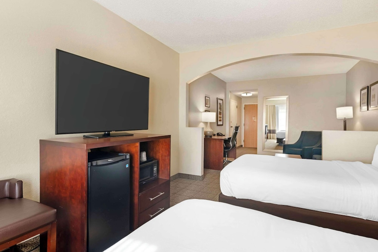 Bedroom 3, Comfort Suites Downtown, Orange