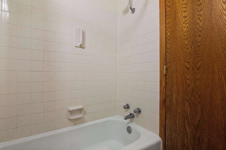 Bathroom 4, Rodeway Inn McPherson East, McPherson