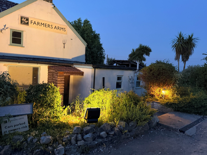 Exterior & Views, The Farmers arms West Hatch, Somerset
