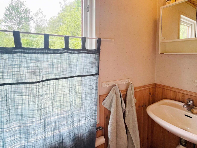 Bathroom 3, person holiday home in STILLINGSON, Orust