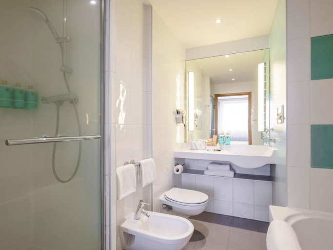 Bathroom 4, Novotel Milan Malpensa Airport, Varese