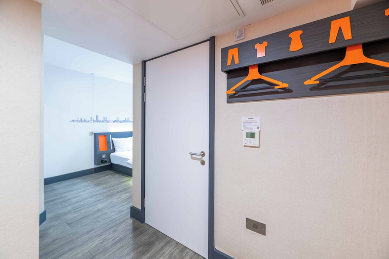 Others 4, easyHotel Leeds, Leeds