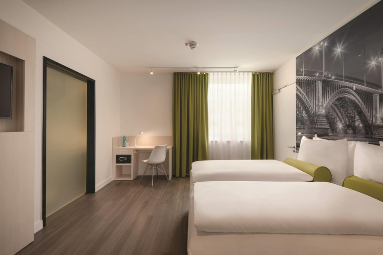 Bedroom 4, Super 8 by Wyndham Mainz Zollhafen, Mainz