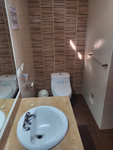Bathroom 3, Hotel Oro Viejo, Nazca