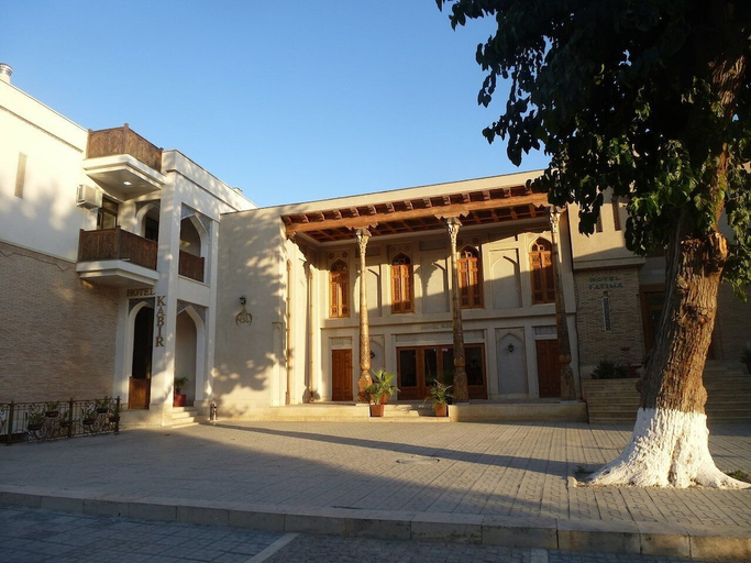 Exterior & Views