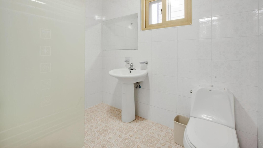 Bathroom 3, Namhae Mongdol Beach Pension, Namhae