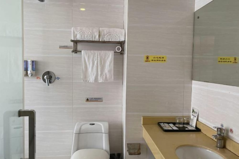 Bathroom, Super 8 Baiyin Jingtai Square Branch, Baiyin