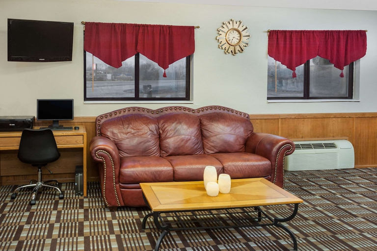 Public Area 2, Super 8 By Wyndham Muscatine, Muscatine