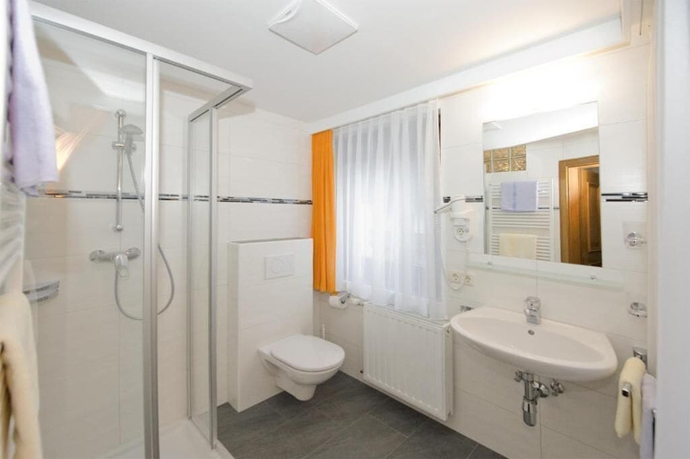 Bathroom 3, Pension Riedlsperger, Zell am See