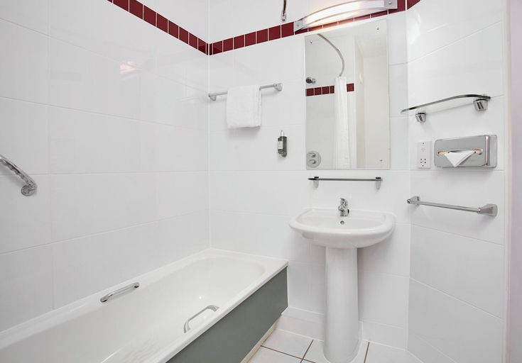 Bathroom, Leonardo Hotel Nottingham, Nottingham