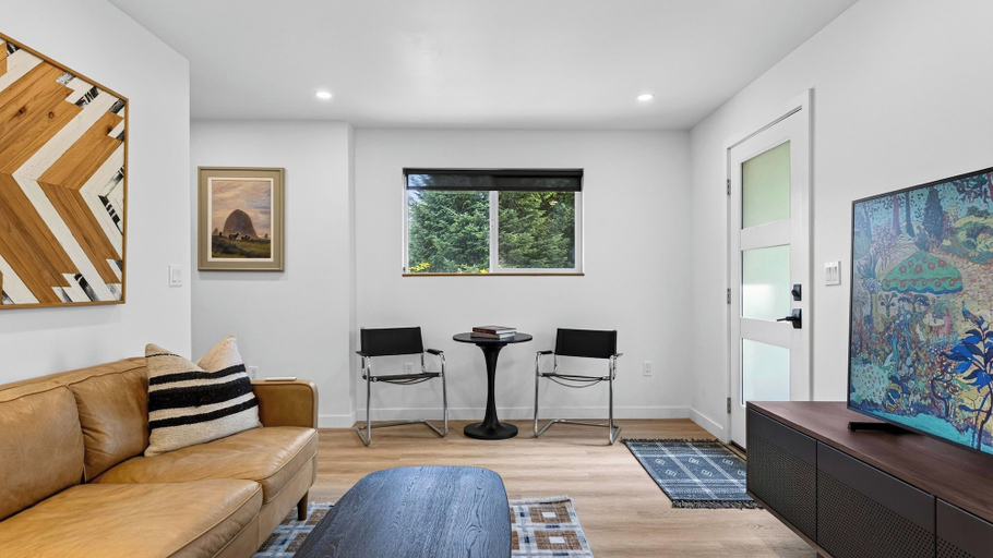 Interior 3, Salt & Spruce by Avantstay Cannon Beach Retreat + Treetop Deck + Walk To Beach + Haystack Rock, Clatsop