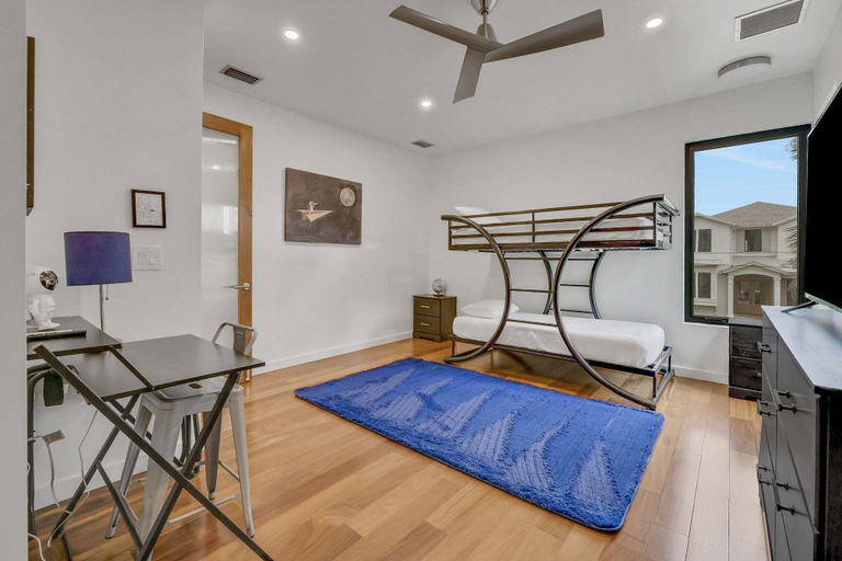 Room 2, Rooftop Oasis in Historic St. Augustine Panoramic Intracoastal Waterway Views, Saint Johns