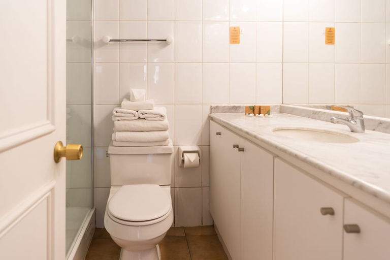 Bathroom 3, MR Apart, Santiago
