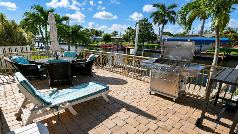 Room 4, Almare Gulf Access Pool Spa Boat Dock, Lee